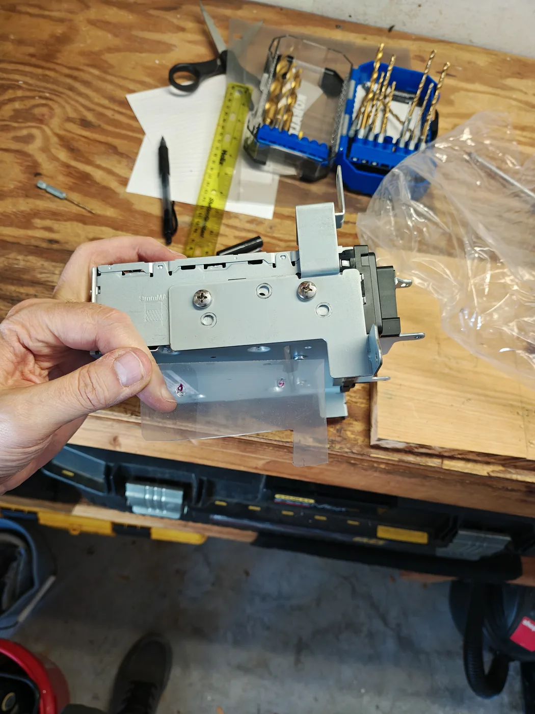 Modifying the original Garmin mounting bracket to fit the Sony head unit